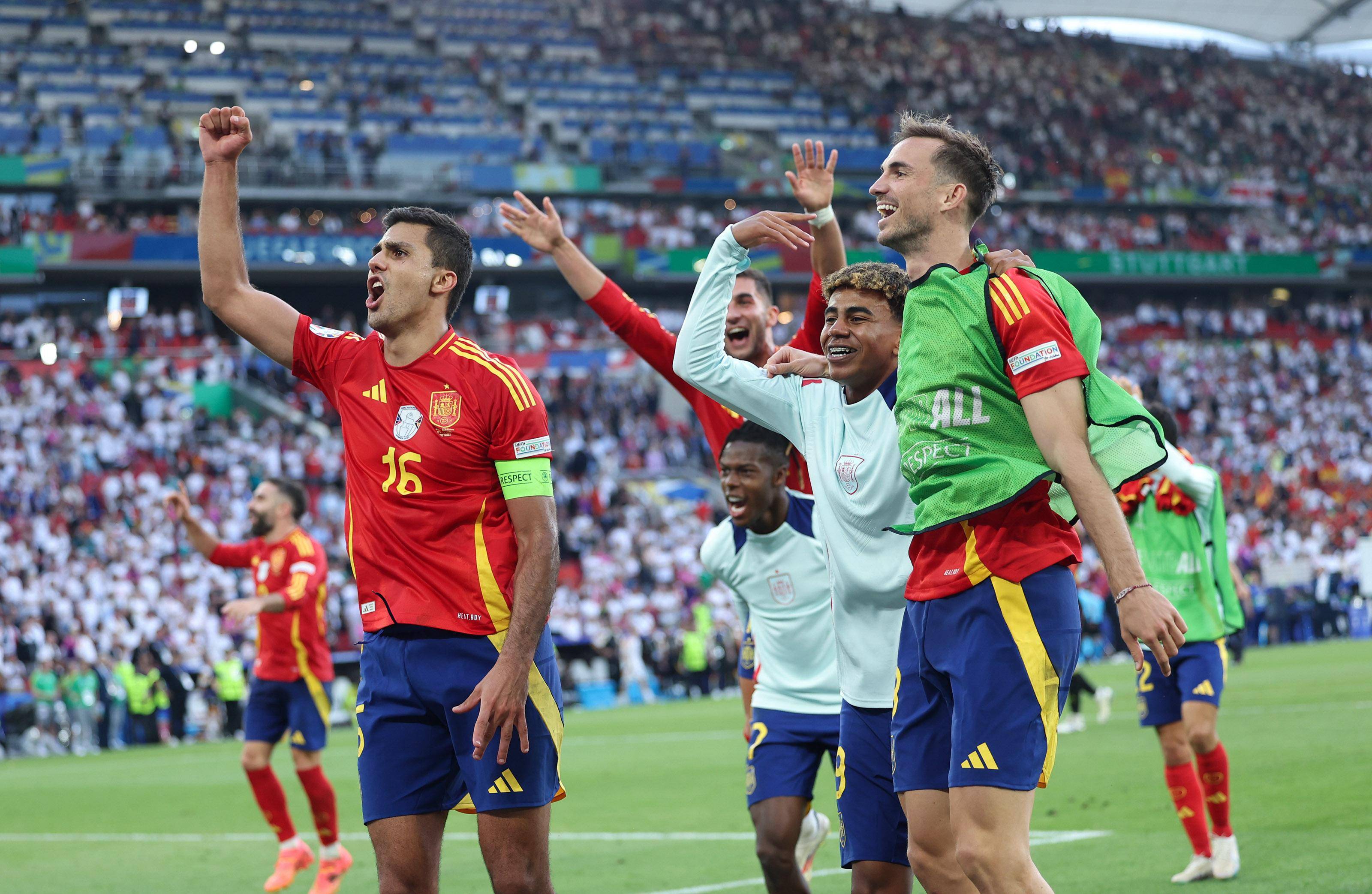 西班牙国家队迎战希腊，备战欧洲杯