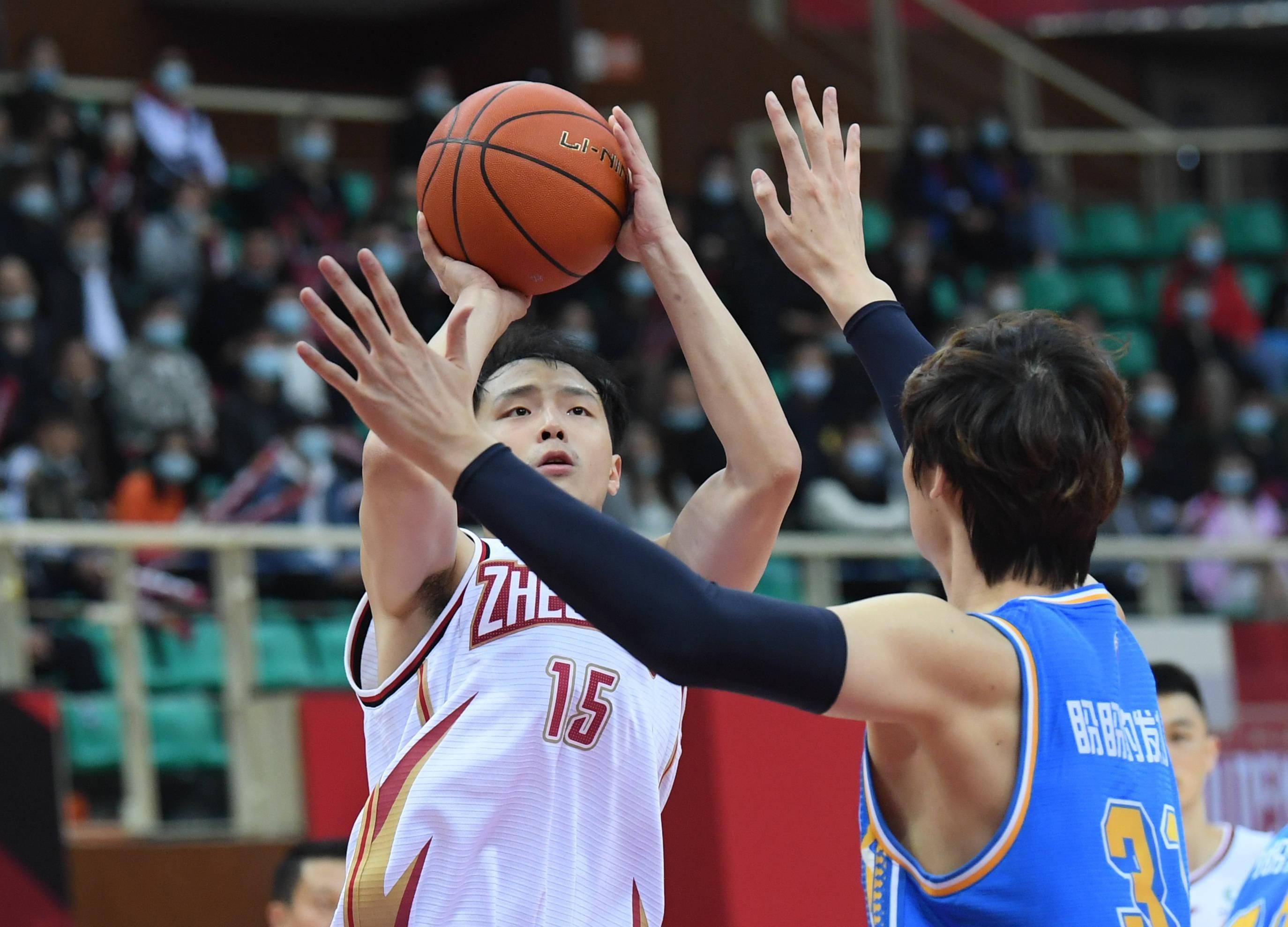 CBA比赛中球队势不可挡,轻松获胜 CBA比赛中球队势不可挡,轻松获胜