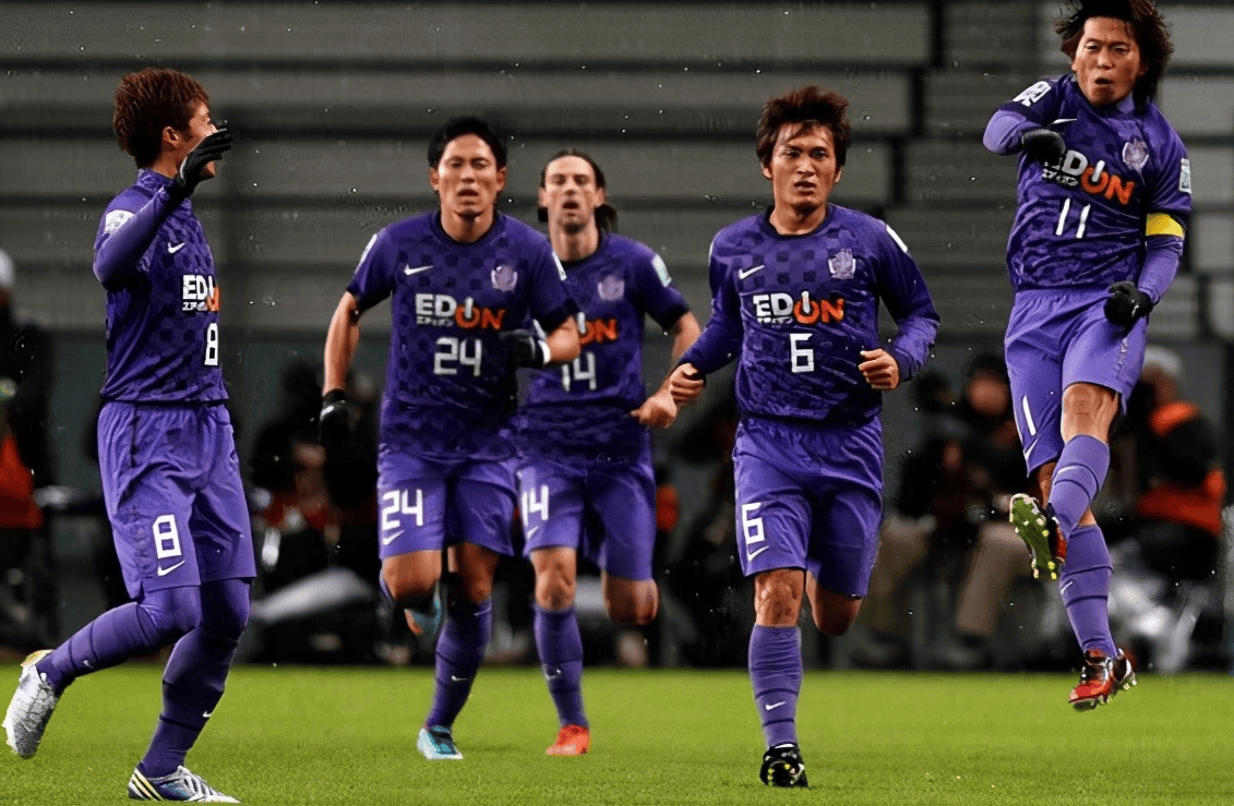 广岛三箭在日本联赛中克服困难获胜