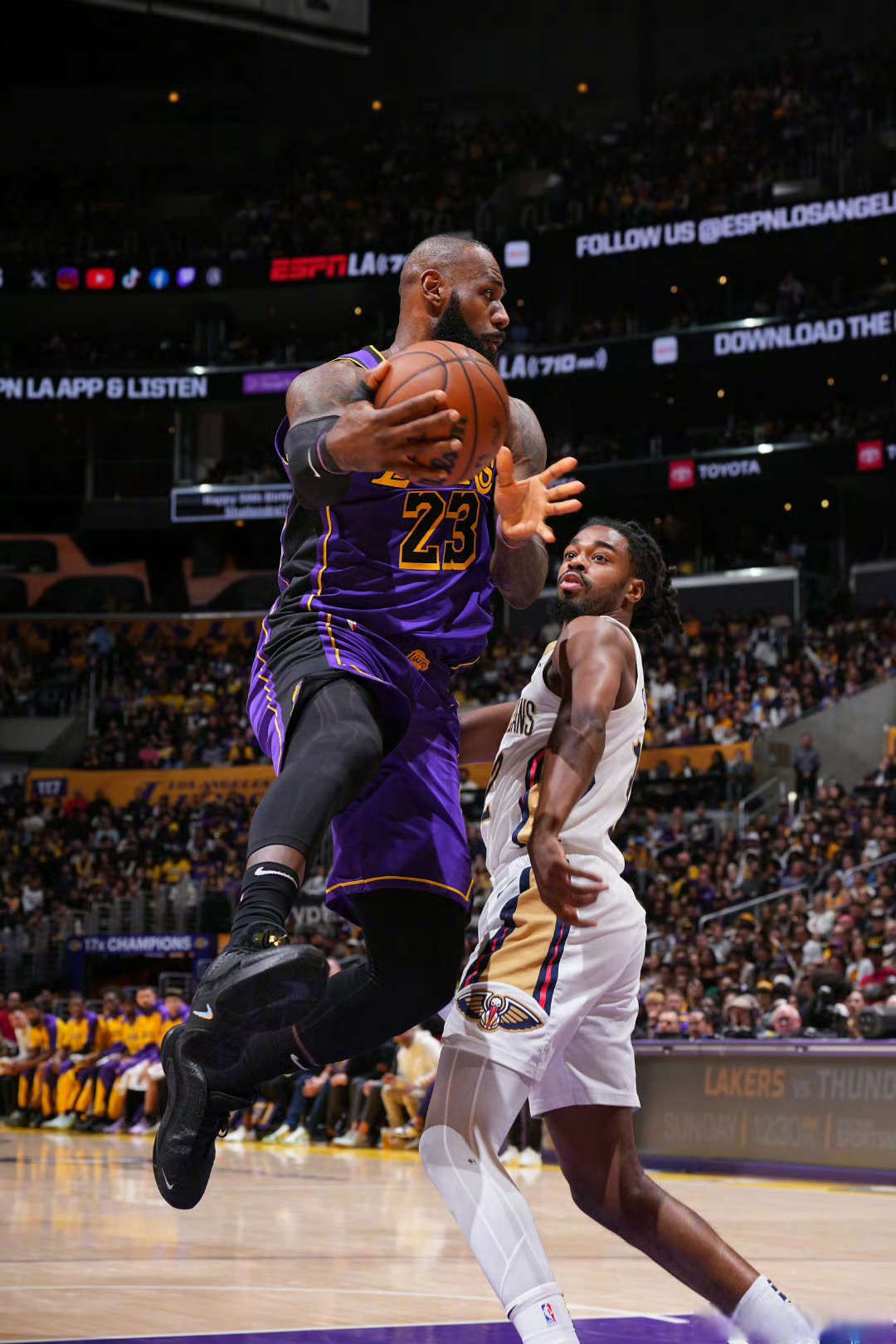 包含湖人逆袭战胜太阳，詹姆斯砍下分的词条