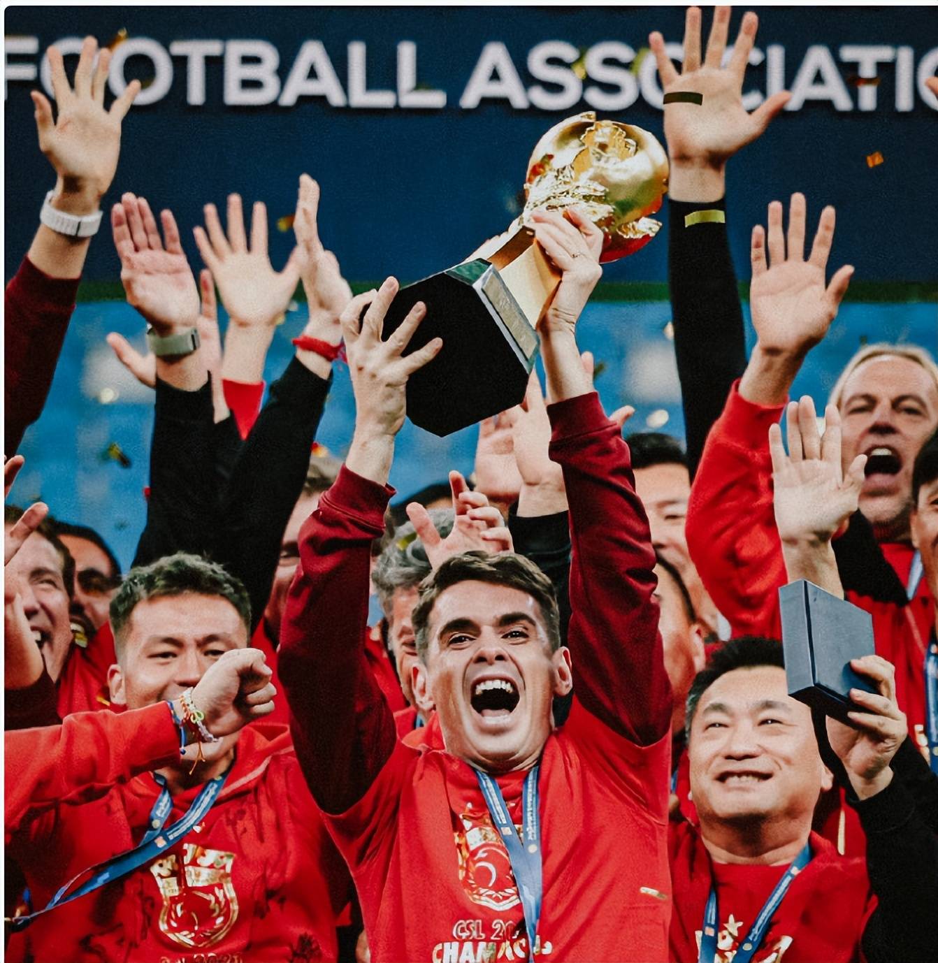 上海上港节节攀升，中超前景一片春风的简单介绍