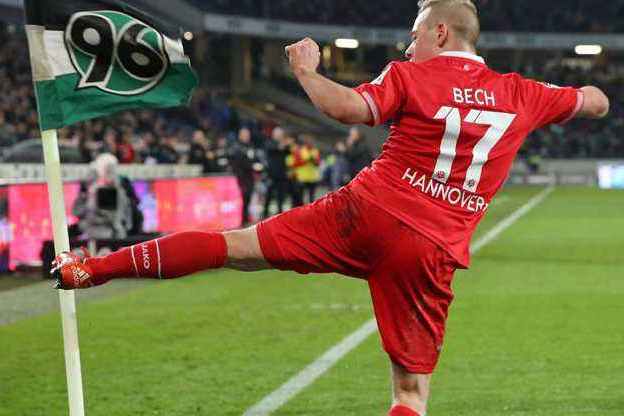 包含斯图加特在客场力克汉诺威,取得重要胜利的词条 包含斯图加特在客场力克汉诺威,取得重要胜利的词条