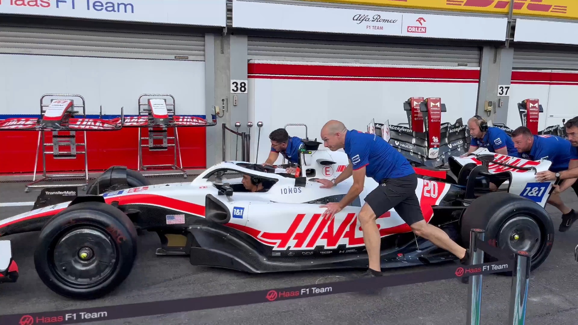 关于红牛二队鏖战哈斯车队，拉塞尔关键制胜的信息