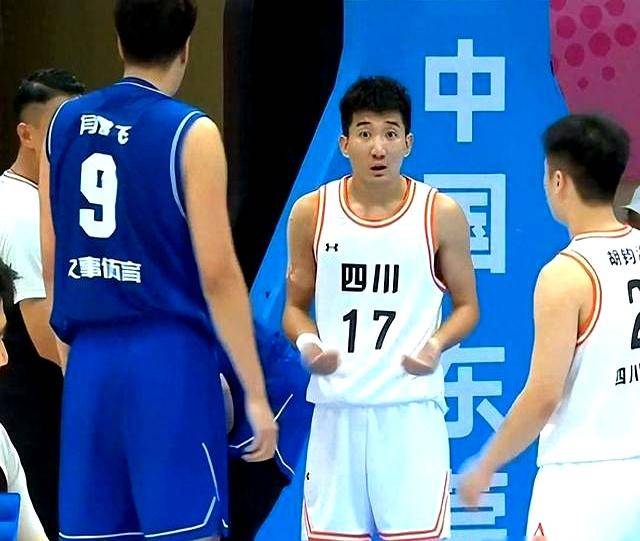 步行者逆转广州队,周琦统治全场 步行者逆转广州队,周琦统治全场