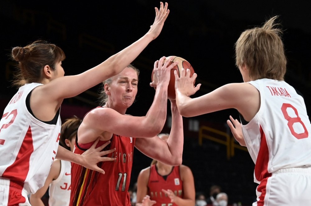 包含日本队险胜韩国队，黄鸭组合高光表现的词条