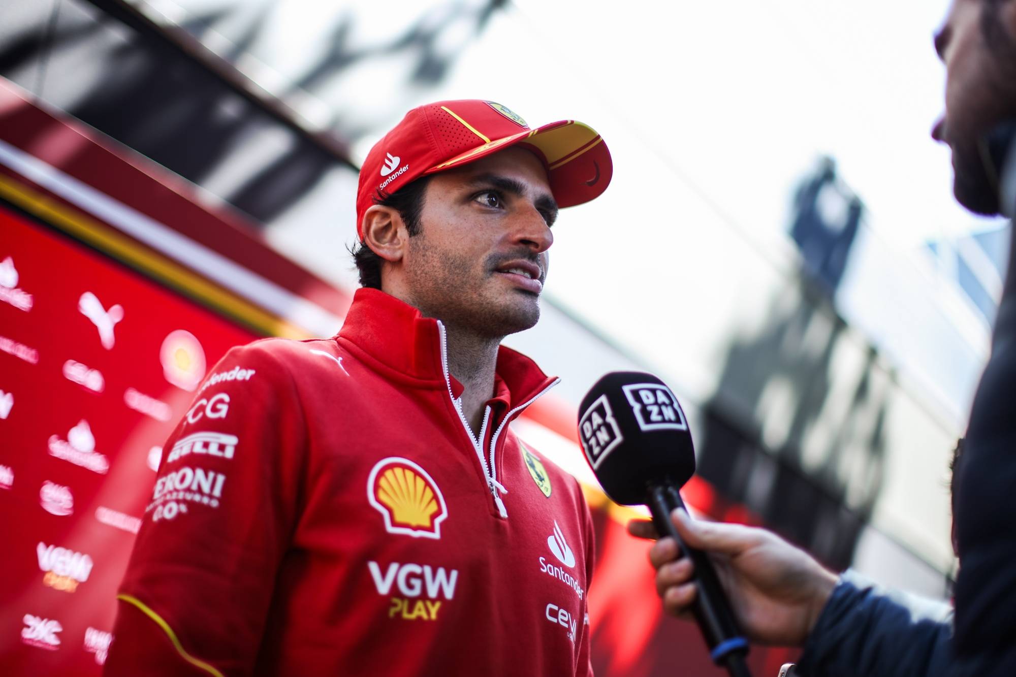 包含雷诺车队横扫红牛二队，汉密尔顿点燃赛场的词条