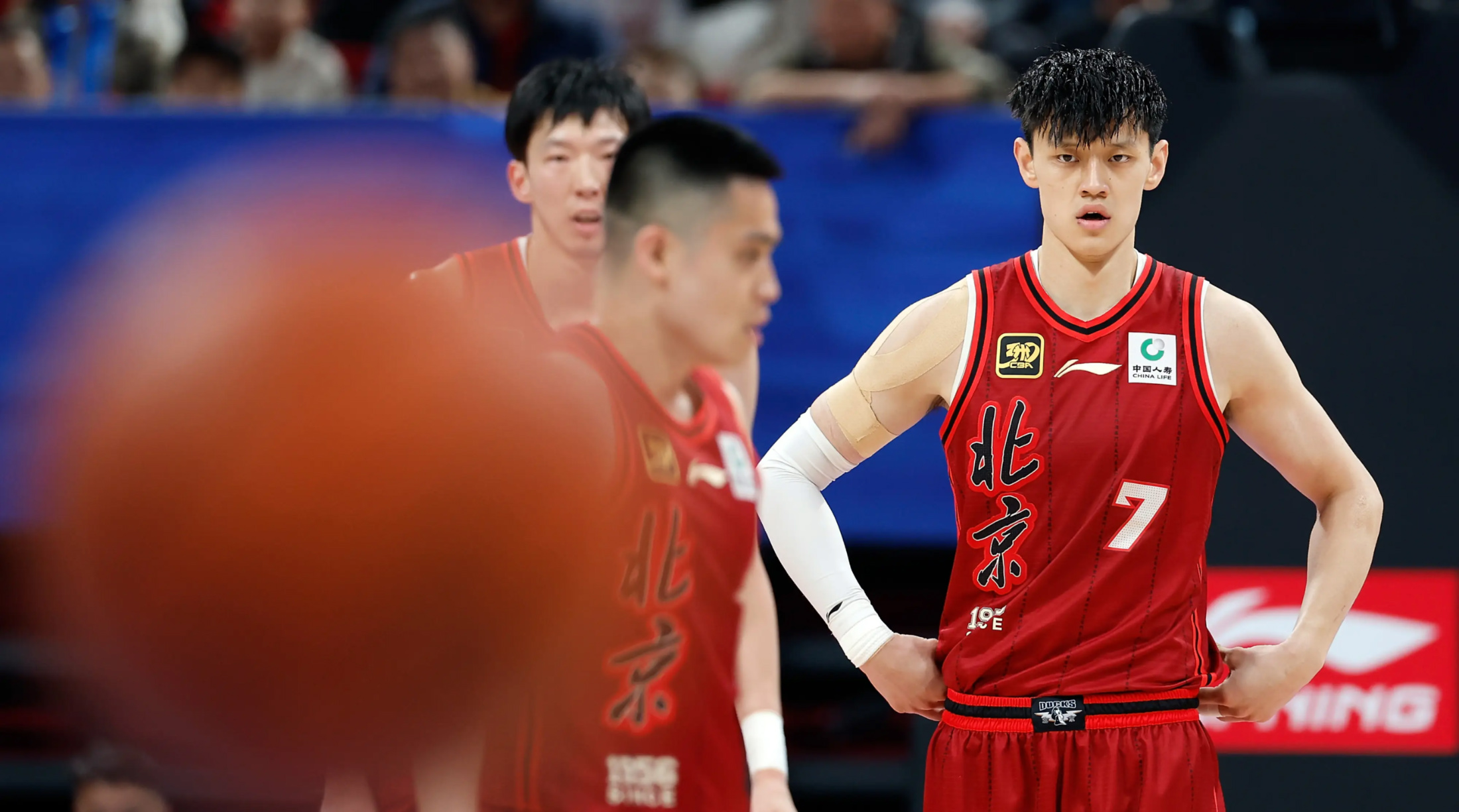 掘金完胜北京队，浓眉哥关键制胜的简单介绍