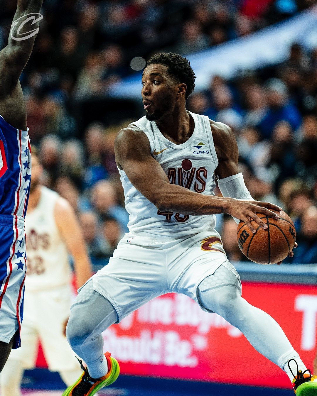 独行侠力克雄鹿,米切尔关键制胜 独行侠力克雄鹿,米切尔关键制胜