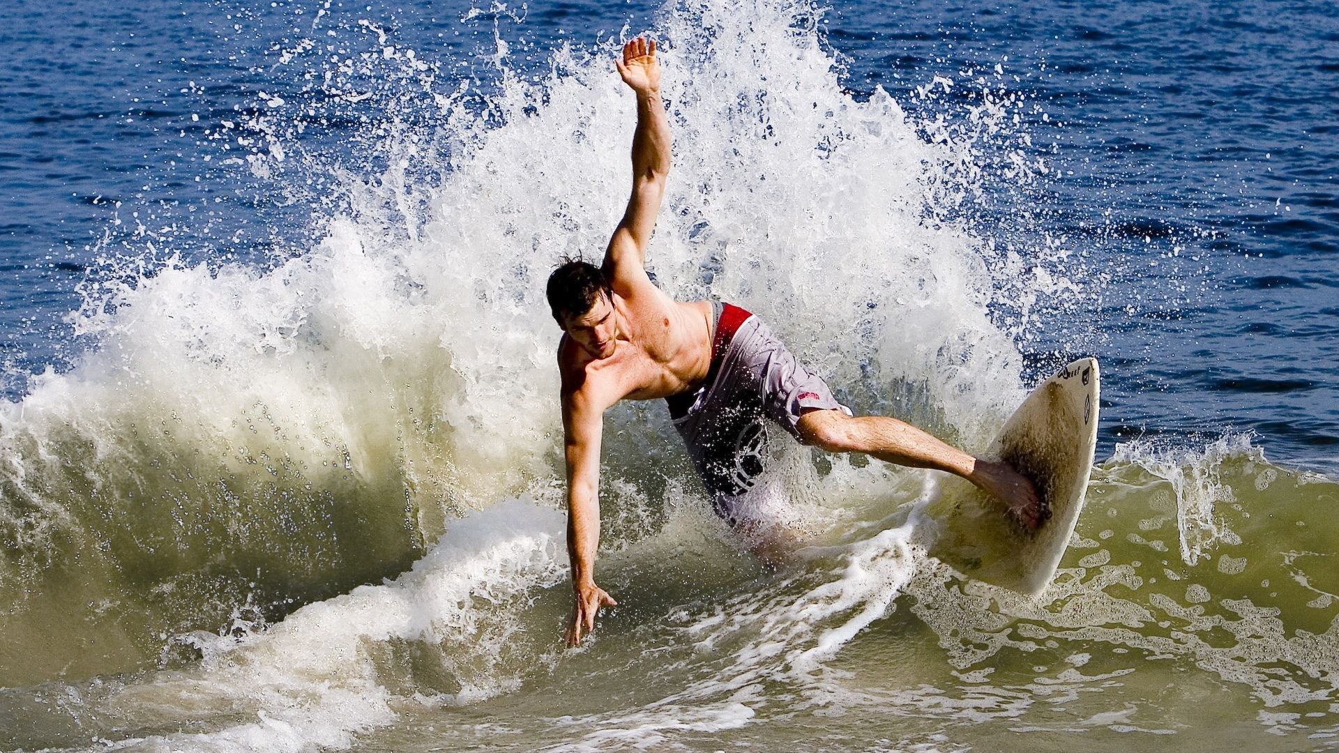 九游体育直播-福克斯撕裂绿军铁壁，当绝对速度撞上历史级防线